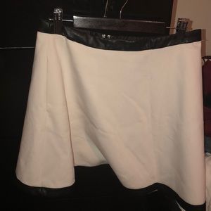 Banana republic skirt with leather trim